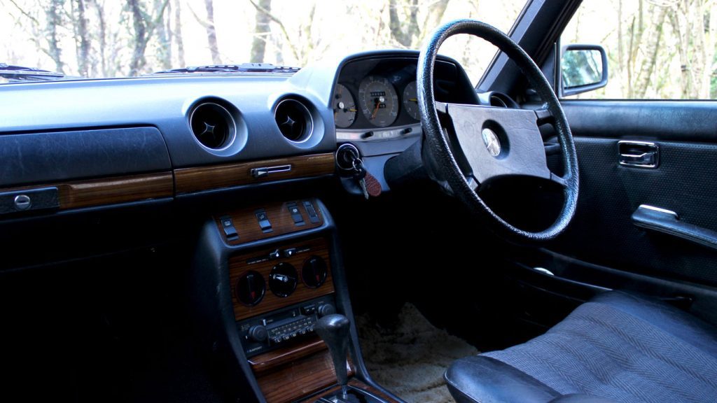 Popular Classics-1982 Mercedes-Benz W123-5