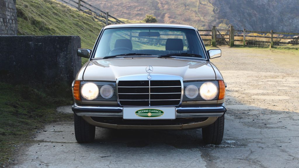 Popular Classics-1982 Mercedes-Benz W123-4