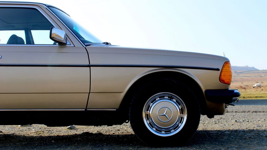 Popular Classics-1982 Mercedes-Benz W123-3